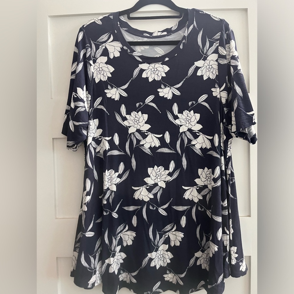 Lane Bryant navy with white summer flowers. Swing collection - perfect sleeve
